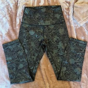 NWOT Lululemon 21” Wonder Train Leggings